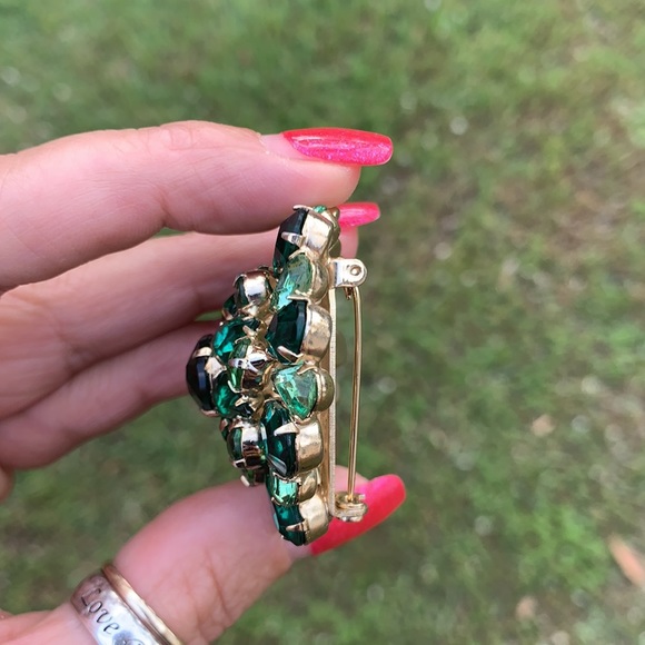 Vintage Gold-tone Green Rhinestone Domed Brooch - Picture 6 of 17